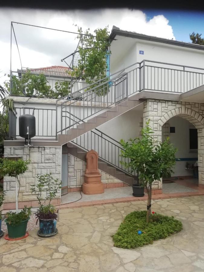 Apartment Hajduk Starigrad Paklenica Exterior photo