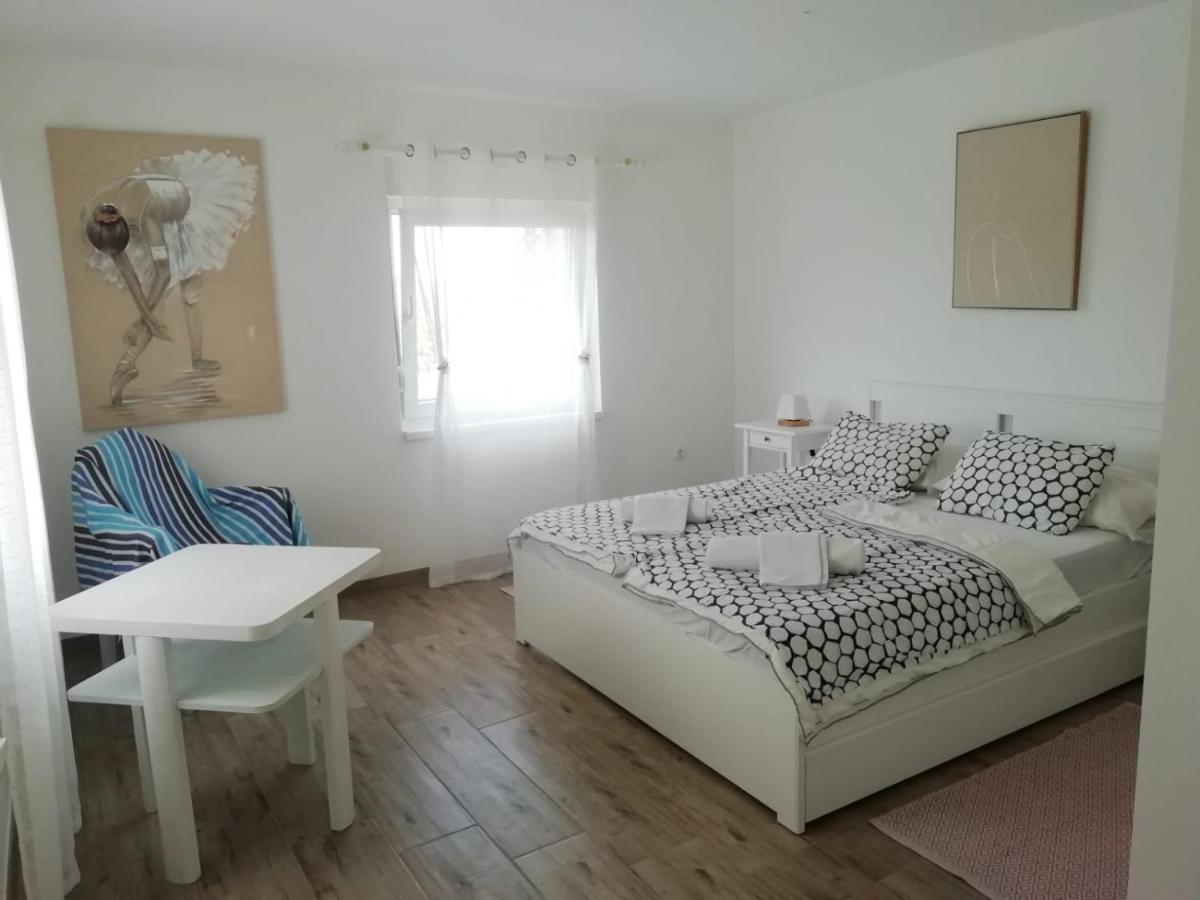 Apartment Hajduk Starigrad Paklenica Exterior photo