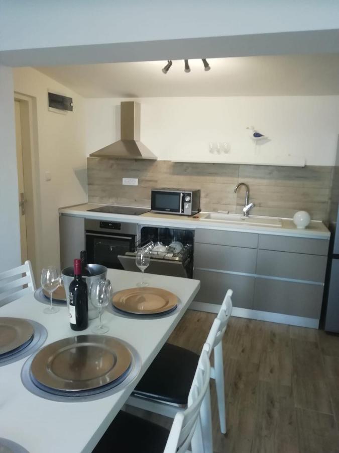 Apartment Hajduk Starigrad Paklenica Exterior photo