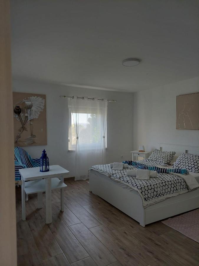 Apartment Hajduk Starigrad Paklenica Exterior photo